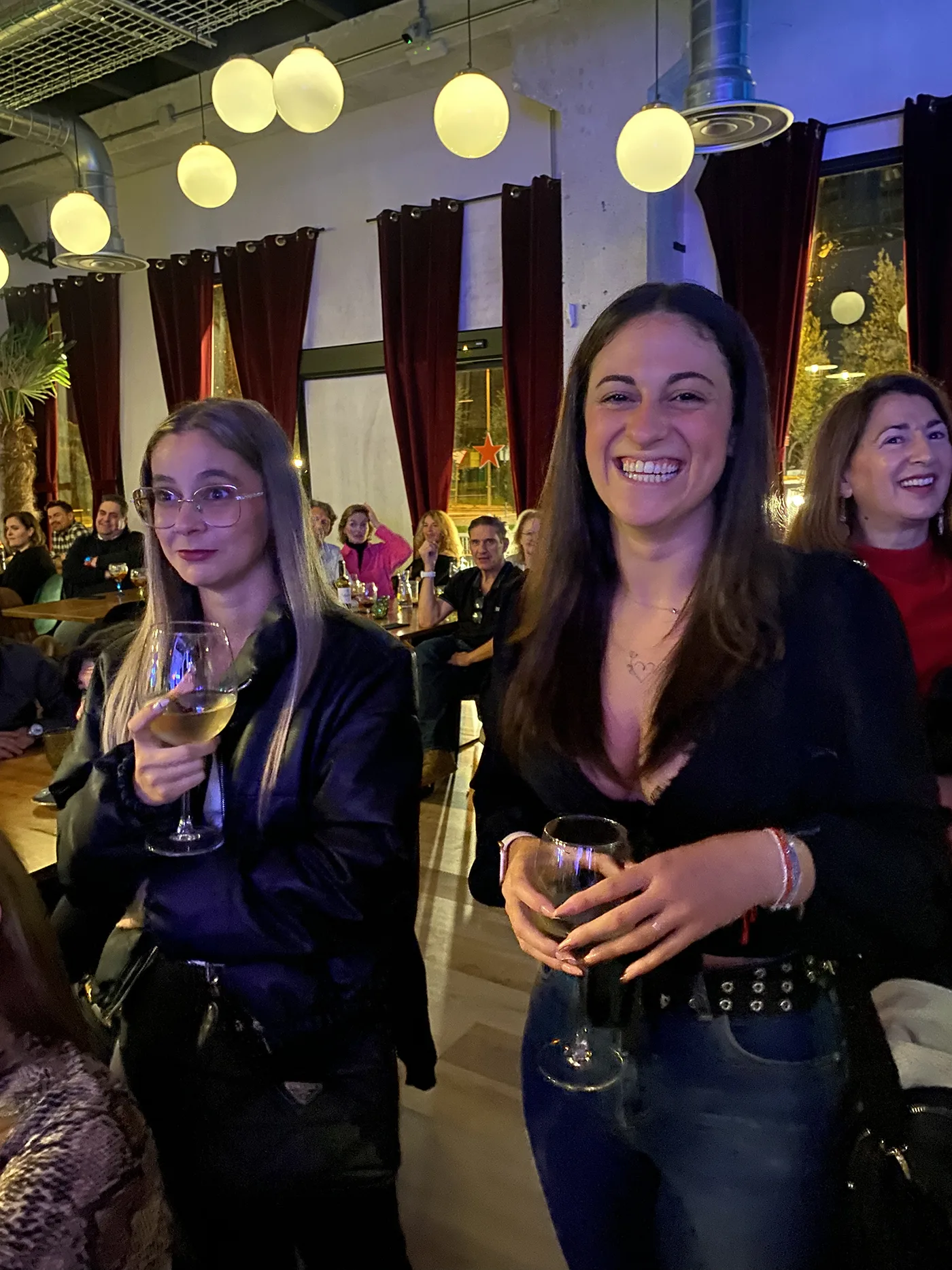 Público disfrutando del espectáculo en Ingenio.club